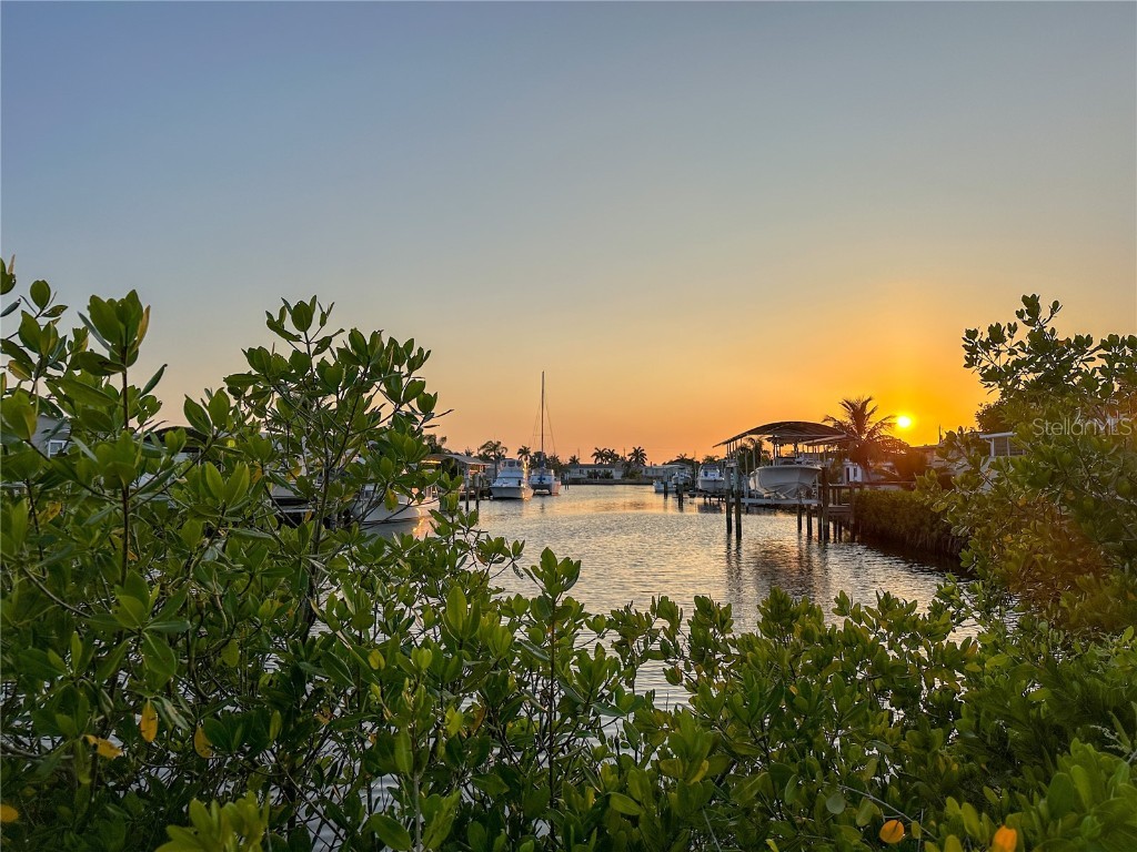 701 Del Ray Place Punta Gorda FL 33950 - ALLIGATOR CREEK/CHAR HARBOR C7492343 image1