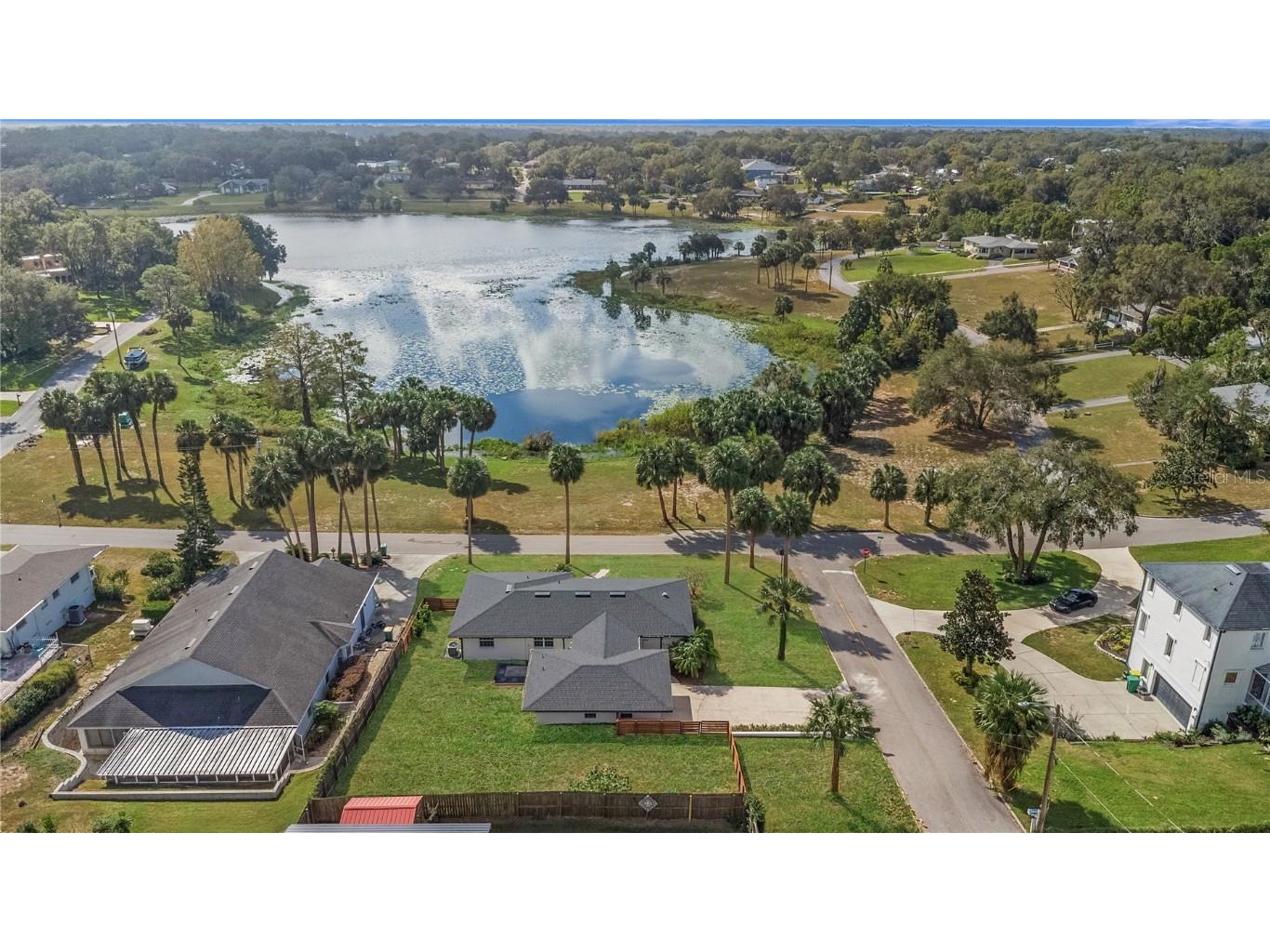 701 E Key Avenue Eustis FL 32726 - LAKE GRACIE O6249270 image1