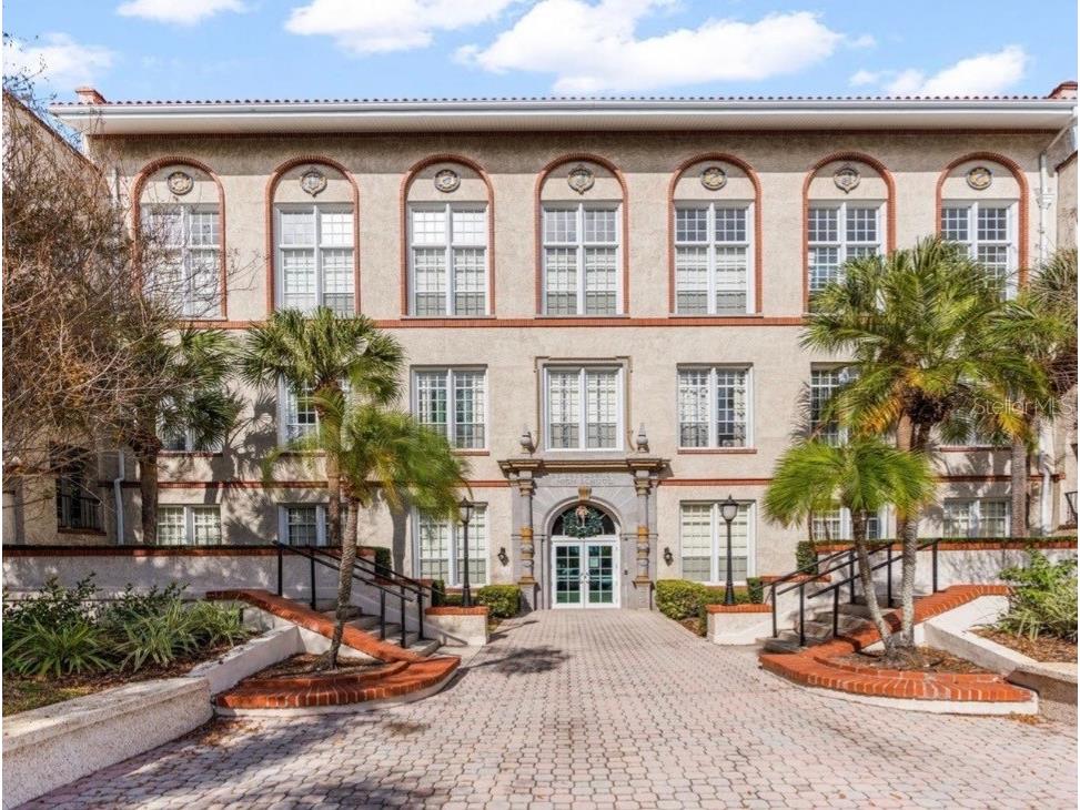 701 Mirror Lake Drive N #102 Saint Petersburg FL 33701 W7887347 image1