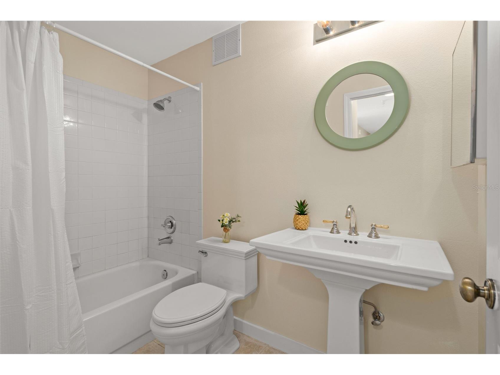 701 Mirror Lake Drive N #102 Saint Petersburg FL 33701 W7887347 image28