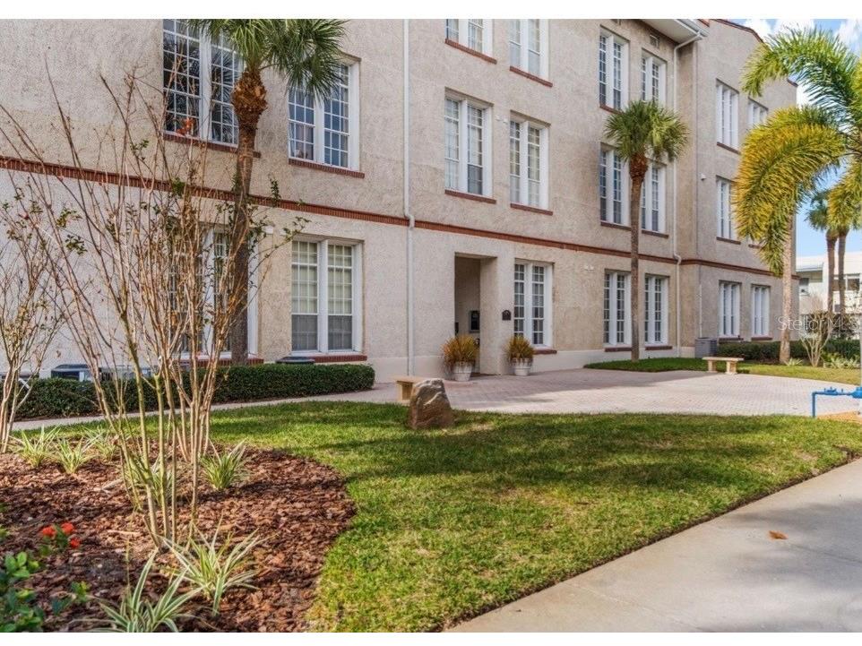 701 Mirror Lake Drive N #102 Saint Petersburg FL 33701 W7887347 image3