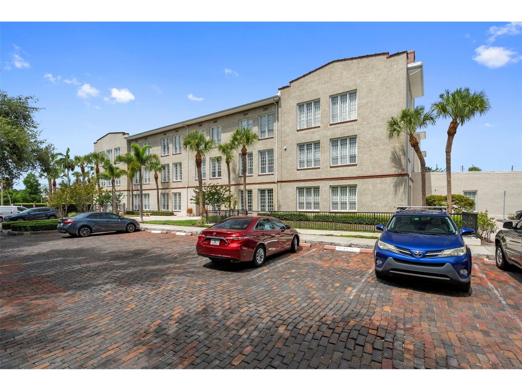 701 Mirror Lake Drive N #102 Saint Petersburg FL 33701 W7887347 image39