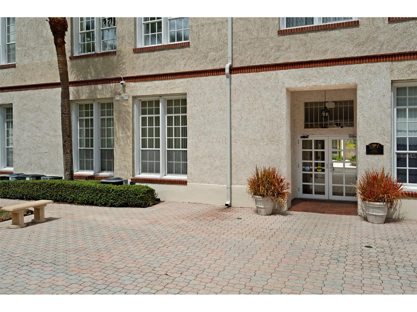 701 Mirror Lake Drive N #102 Saint Petersburg FL 33701 W7887347 image4