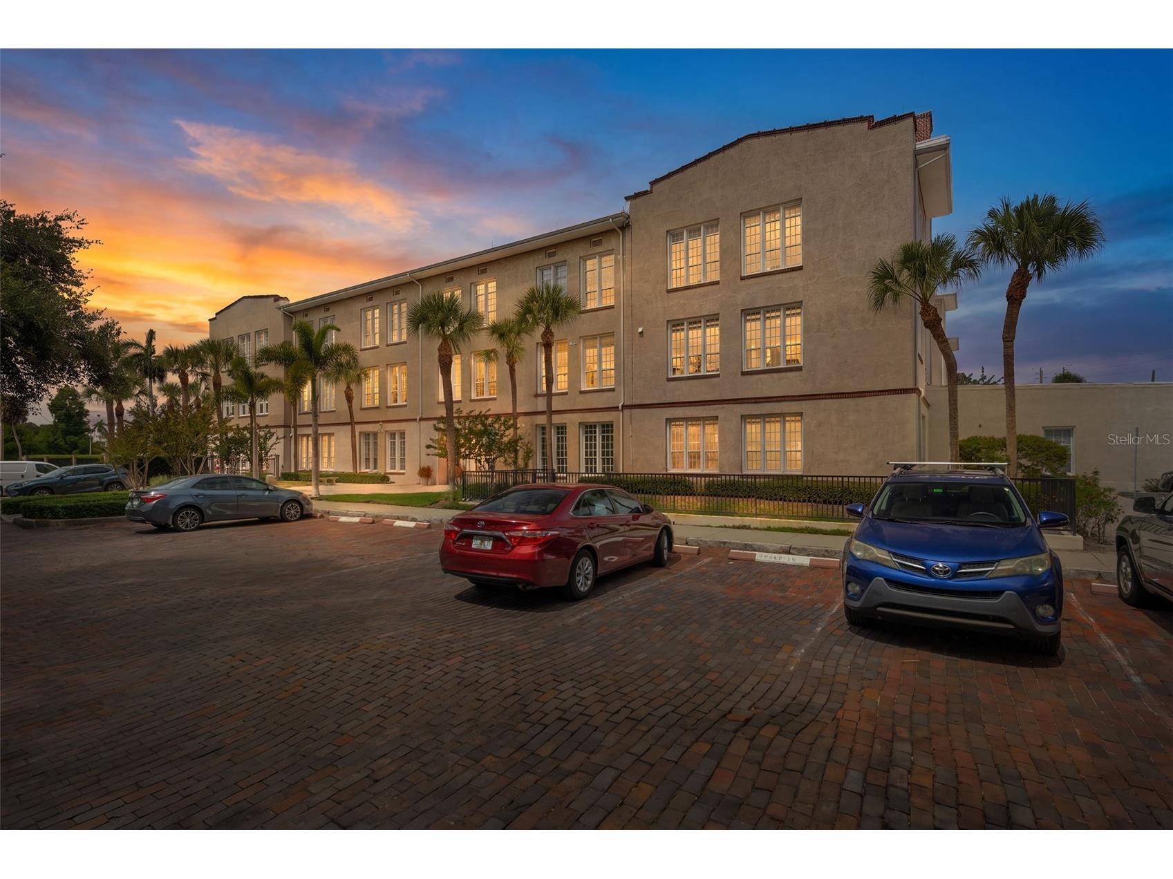 701 Mirror Lake Drive N #102 Saint Petersburg FL 33701 W7887347 image40
