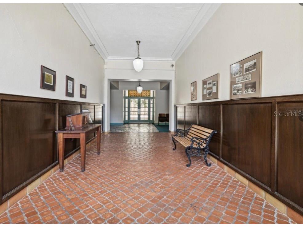 701 Mirror Lake Drive N #102 Saint Petersburg FL 33701 W7887347 image45