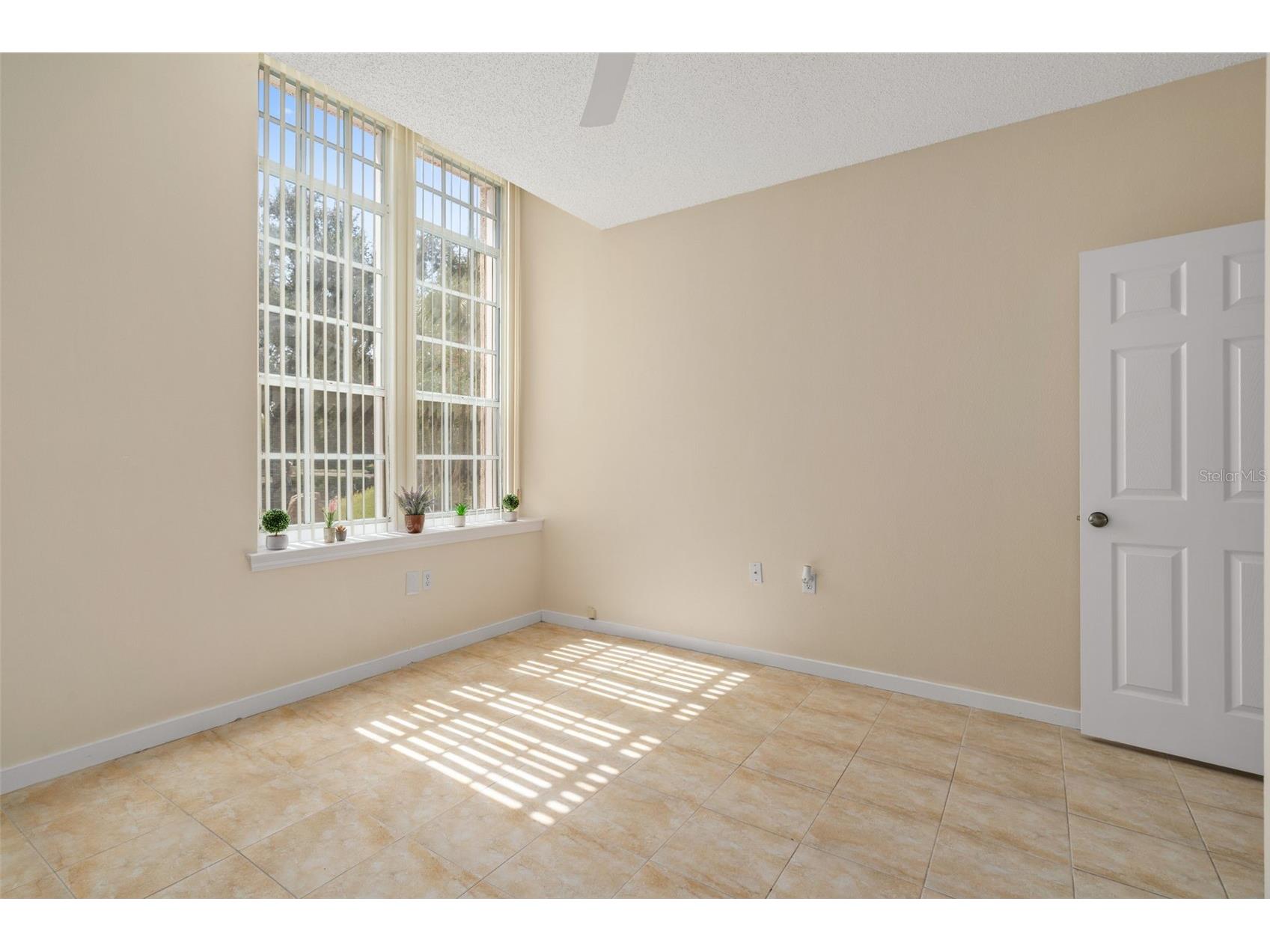 701 Mirror Lake Drive N #102 Saint Petersburg FL 33701 W7887347 image8