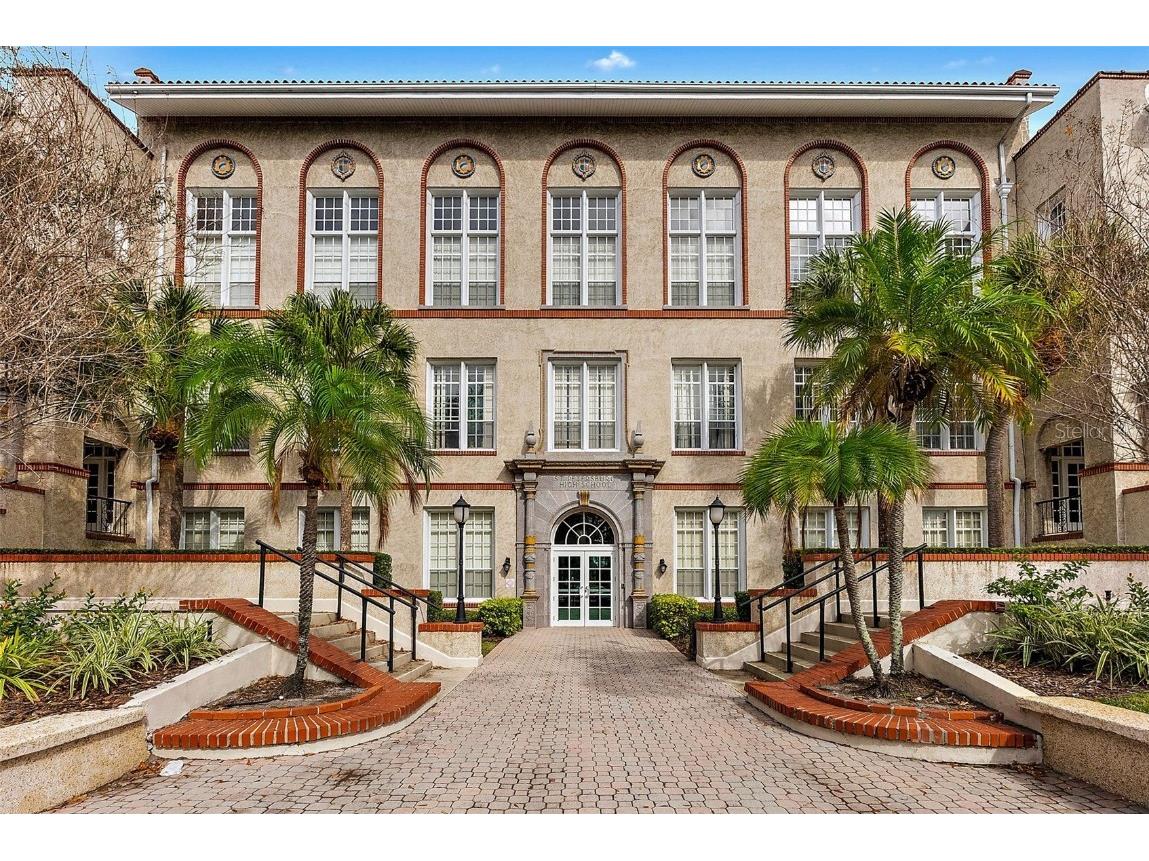 701 Mirror Lake Drive N #103 Saint Petersburg FL 33701 - Mirror Lake U8227479 image1