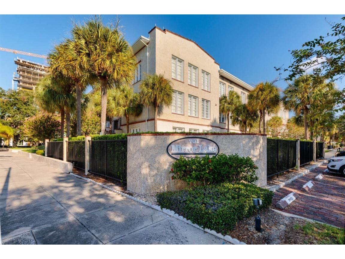 701 Mirror Lake Drive N #120 Saint Petersburg FL 33701 U8209885 image1