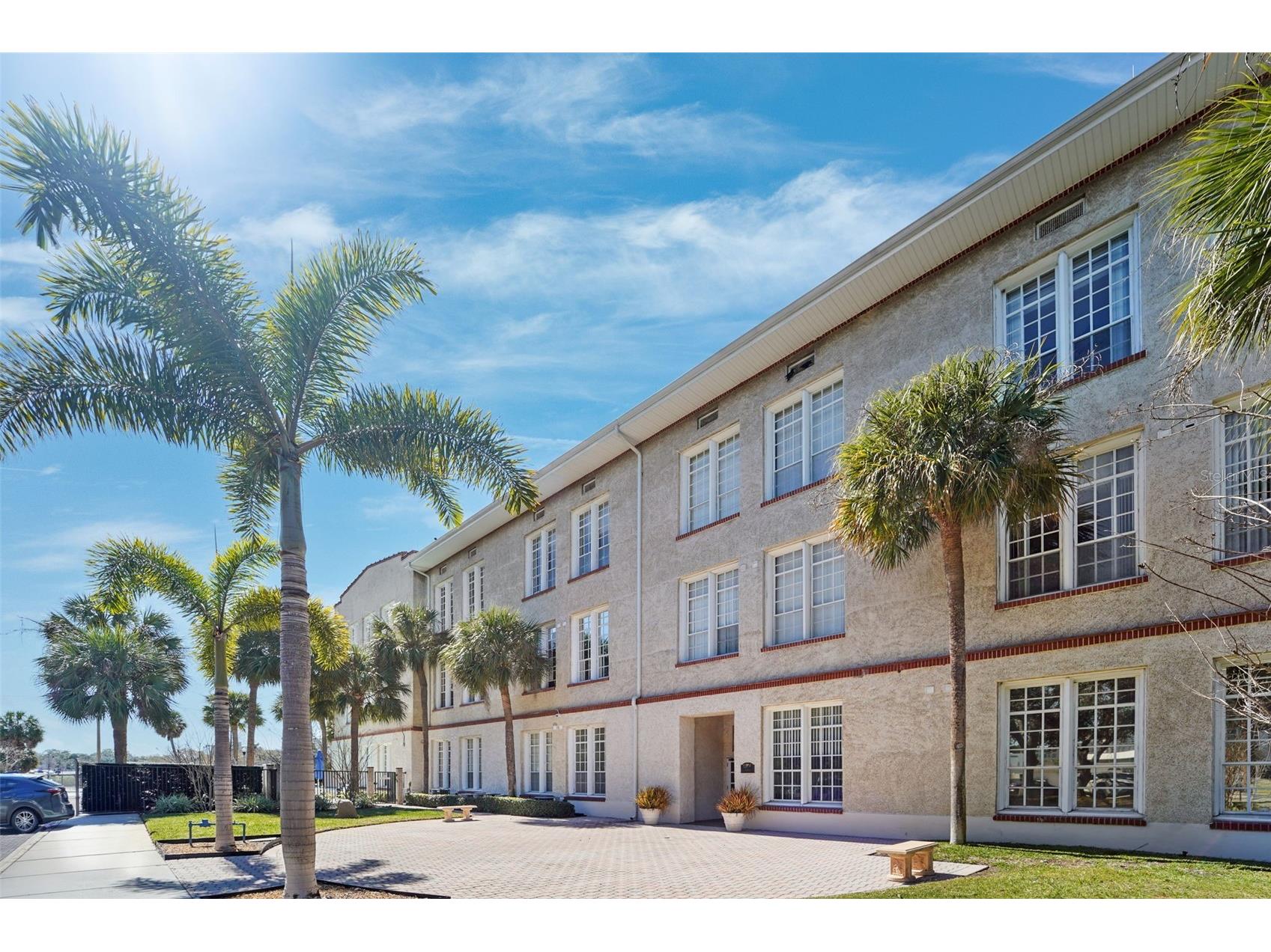 701 Mirror Lake Drive N #120 Saint Petersburg FL 33701 TB8480911 image1