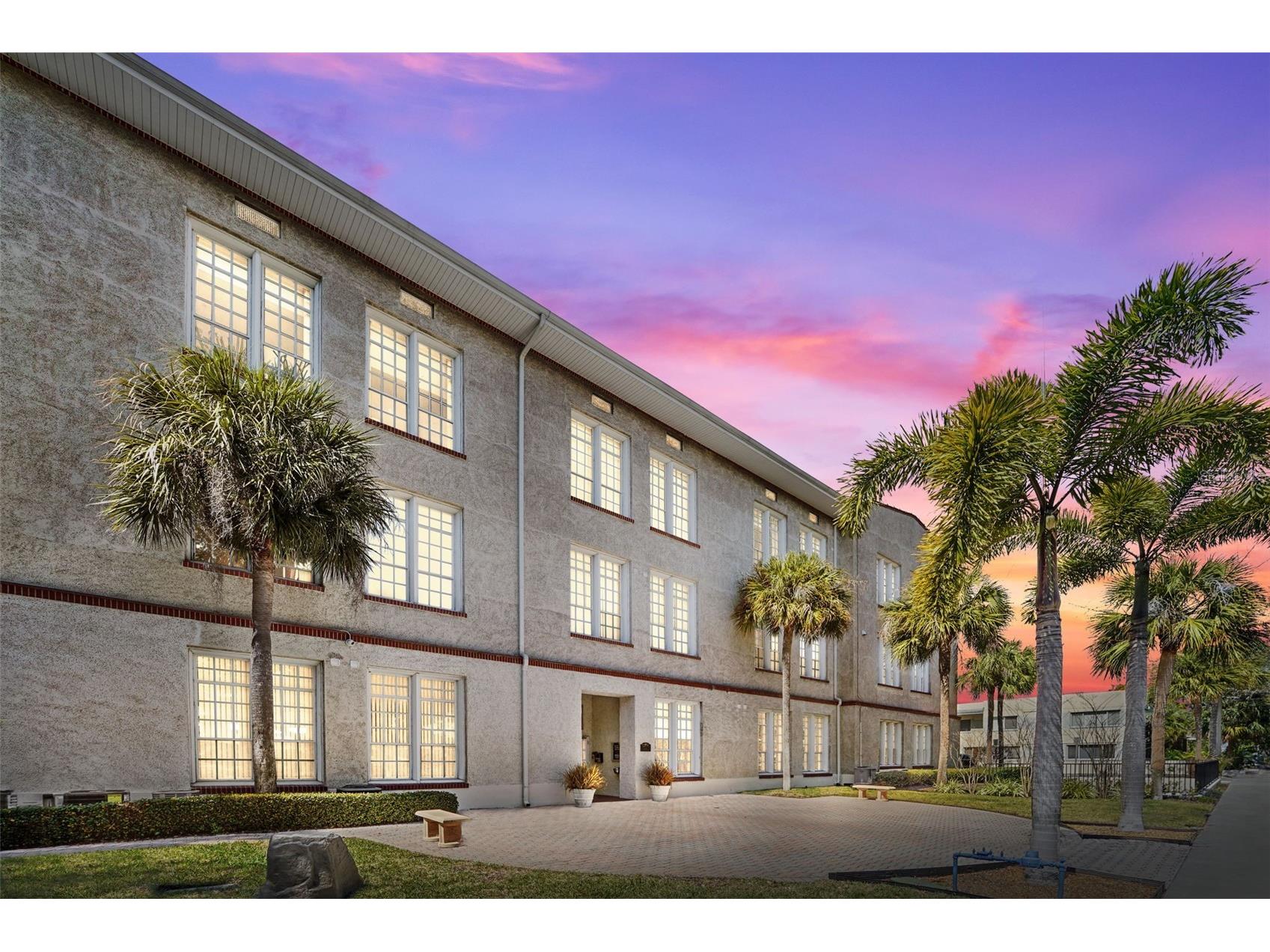 701 Mirror Lake Drive N #120 Saint Petersburg FL 33701 TB8518865 image1