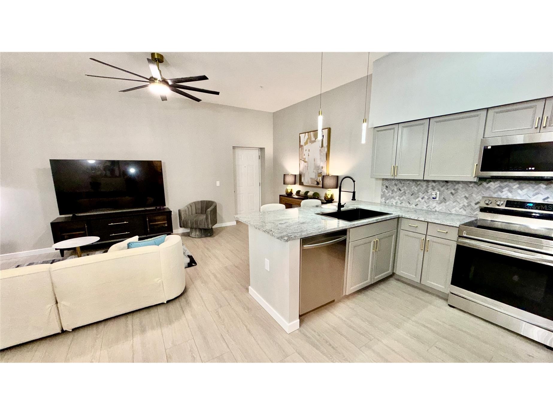 701 Mirror Lake Drive N #121 Saint Petersburg FL 33701 TB8476791 image9