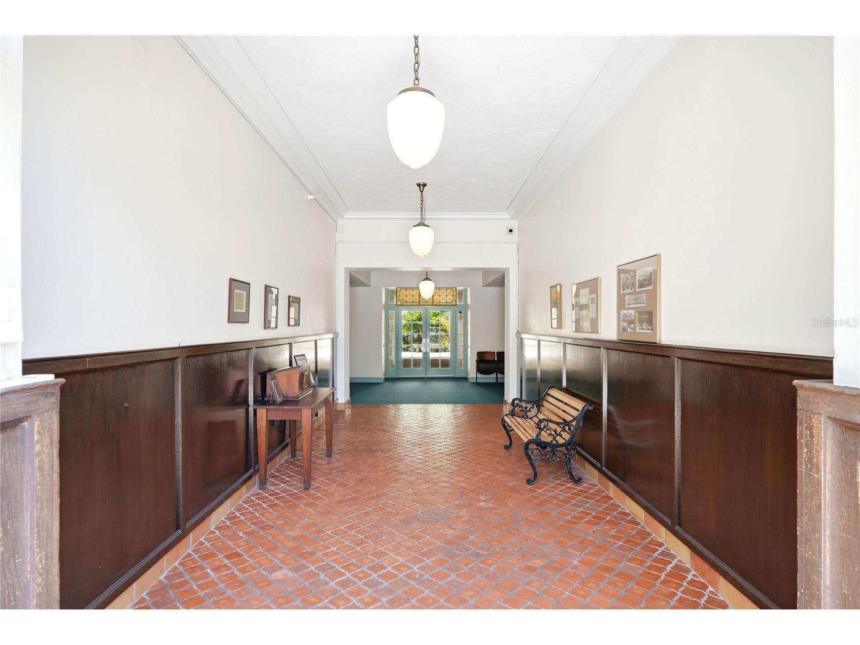 701 Mirror Lake Drive N #202 Saint Petersburg FL 33701 TB8520969 image3