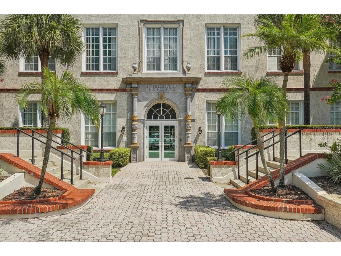 701 Mirror Lake Drive N #212 Saint Petersburg FL 33701 U8254636 image1