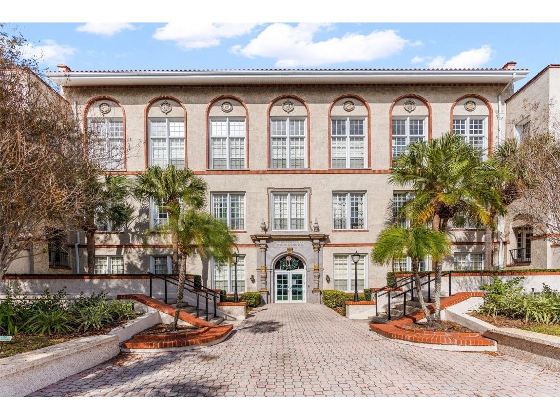 701 Mirror Lake Drive N #321 Saint Petersburg FL 33701 W7860755 image1