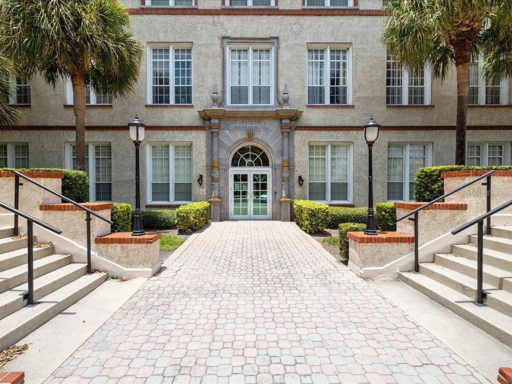 701 Mirror Lake Drive N #401 Saint Petersburg FL 33701 W7855886 image1