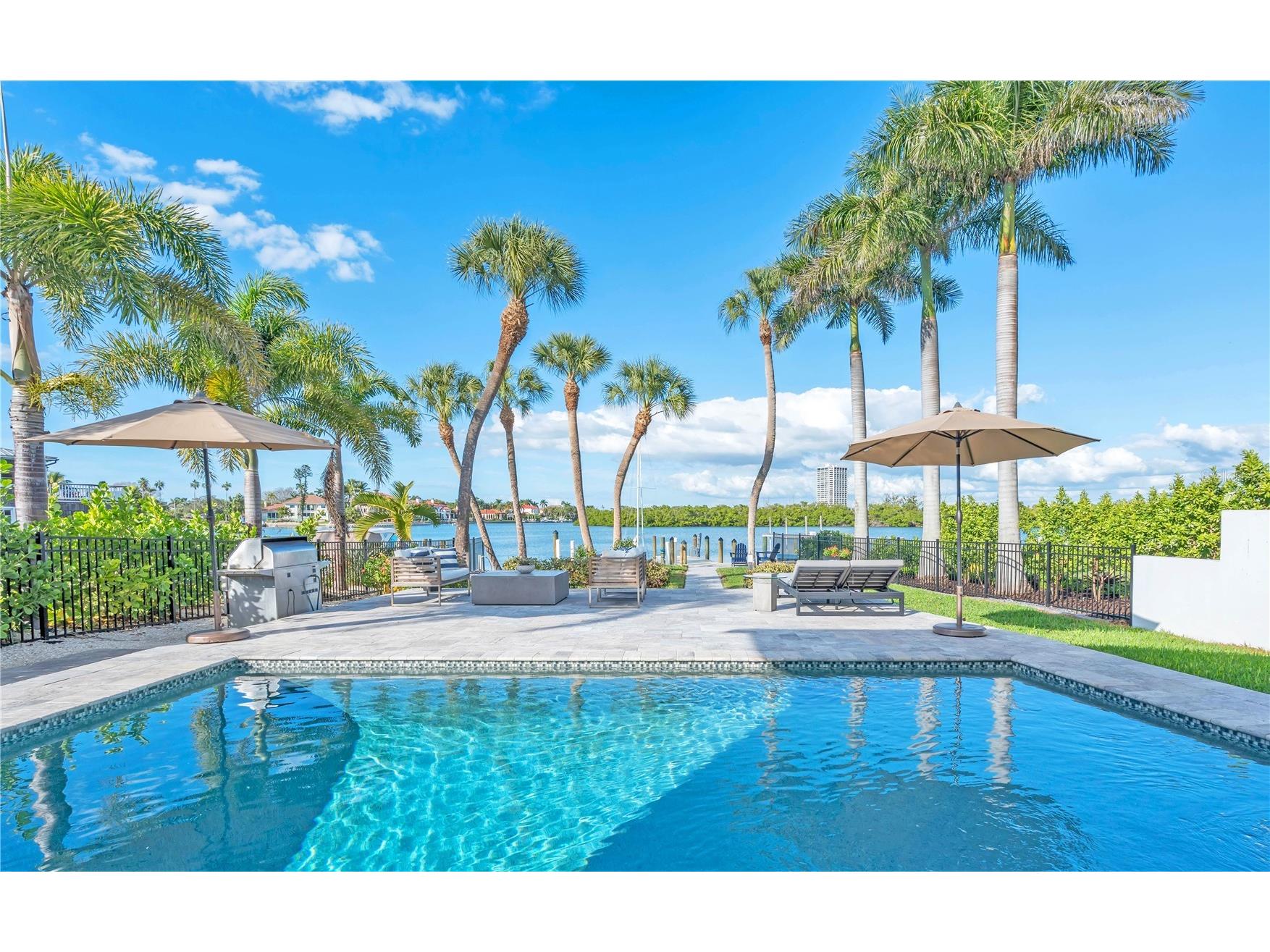 701 Tyler Drive Sarasota FL 34236 A4676329 image1