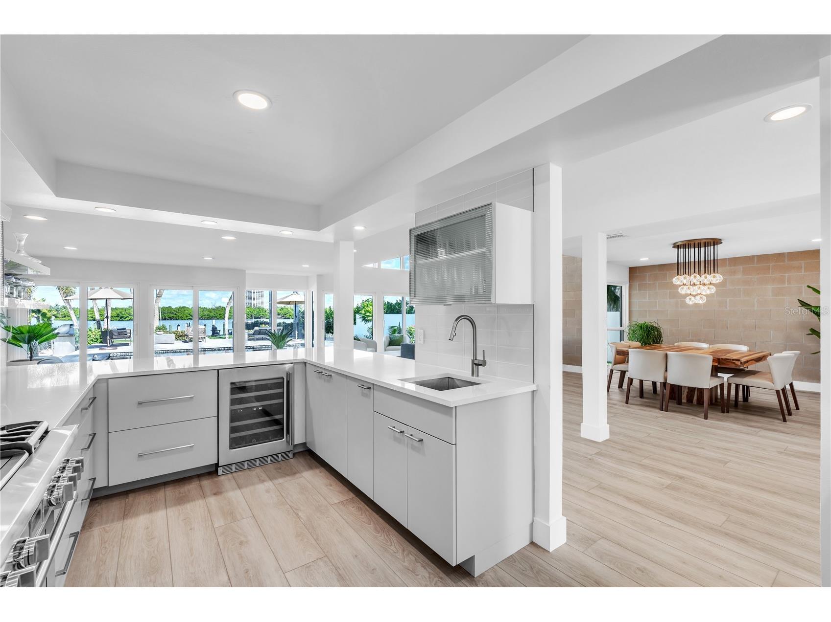 701 Tyler Drive Sarasota FL 34236 A4676329 image8