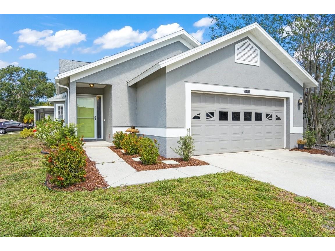 7010 42nd Court E Sarasota FL 34243 A4571086 image1