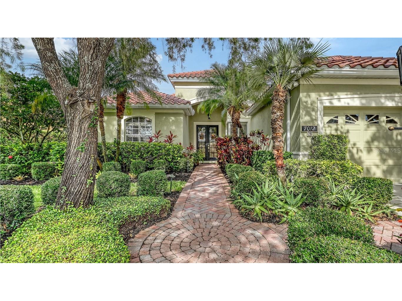 7012 Treymore Court Sarasota FL 34243 A4655828 image1