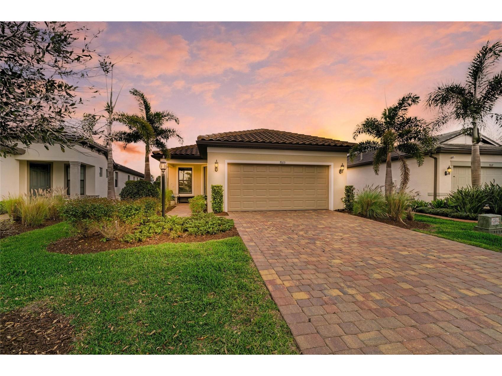 7013 Hanover Court Lakewood Ranch FL 34202 A4687560 image1