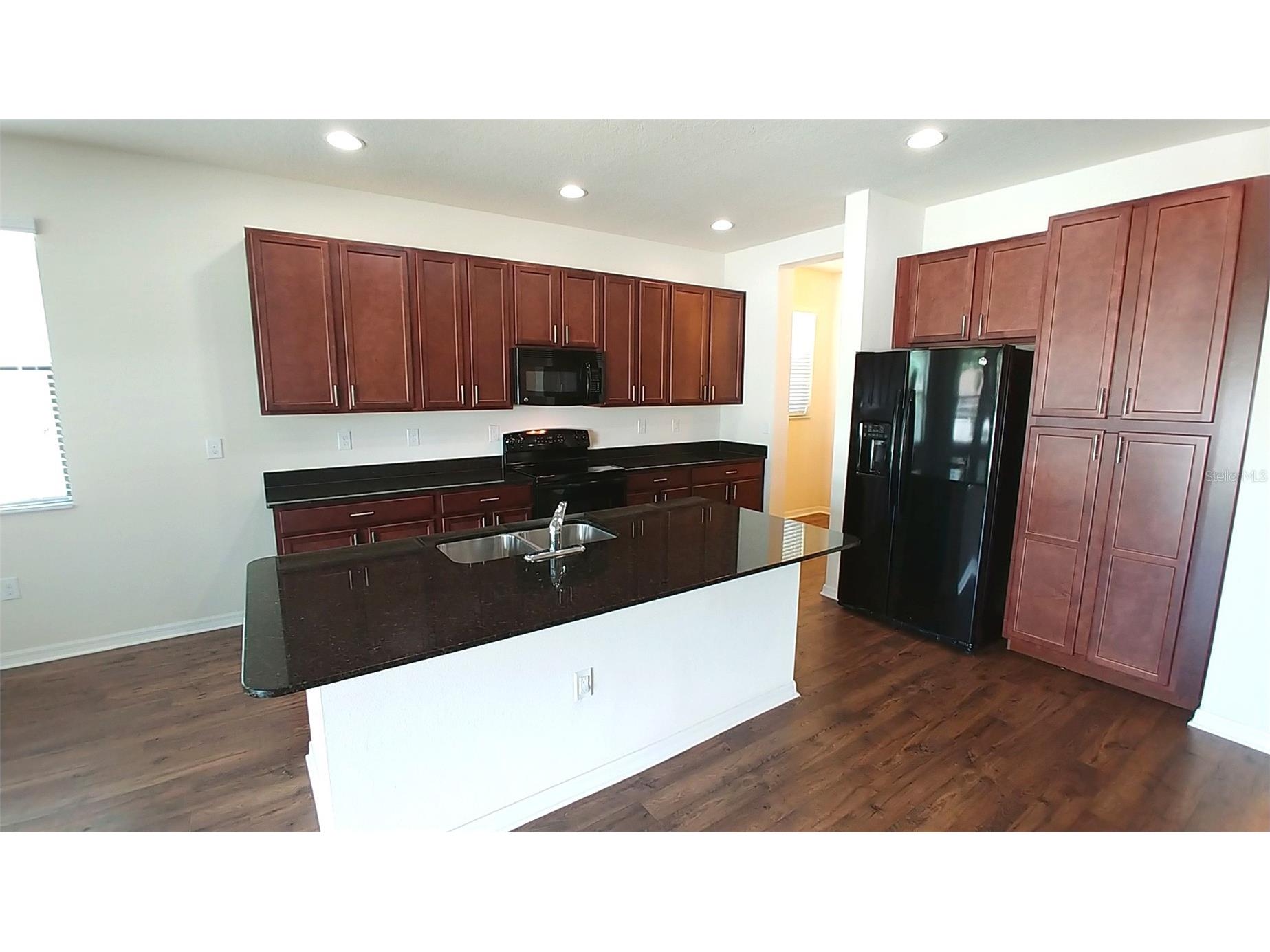 7013 Island Queen Court Sarasota FL 34233 R4911227 image2