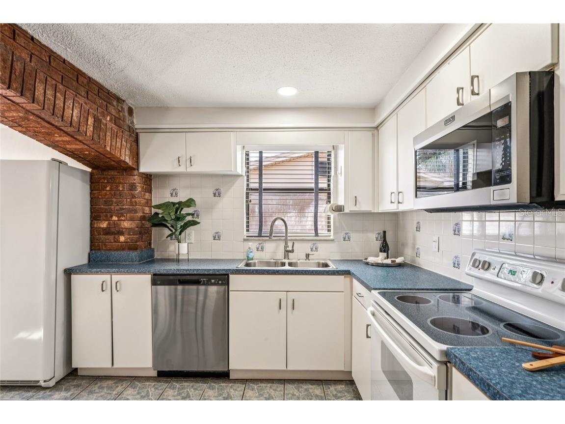 7014 Brentwood Drive Port Richey FL 34668 W7881158 image5