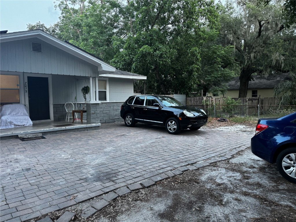 7015 N Center Drive Tampa FL 33604 T3527315 image1