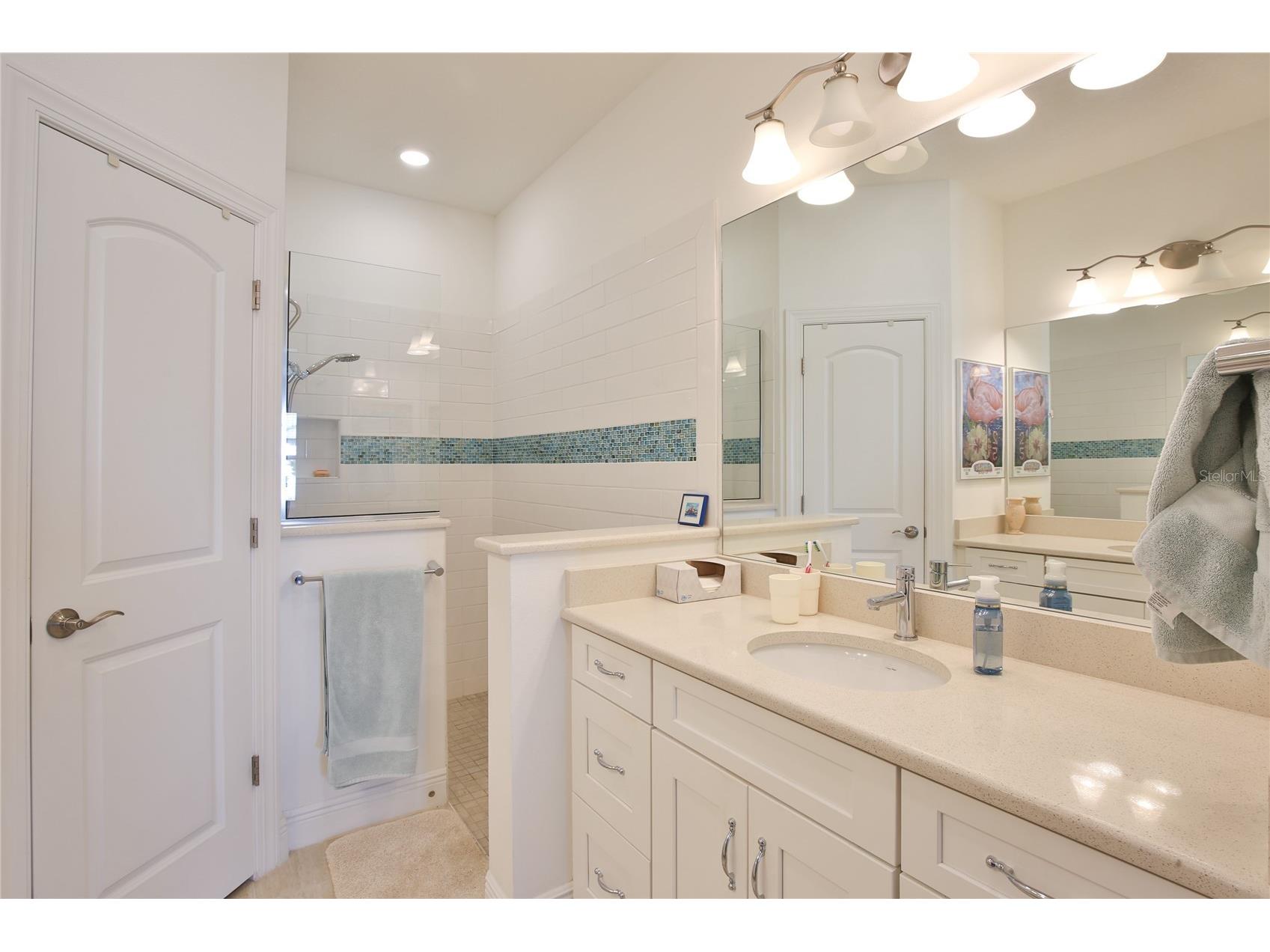 7016 Playa Bella Drive Bradenton FL 34209 A4678145 image25