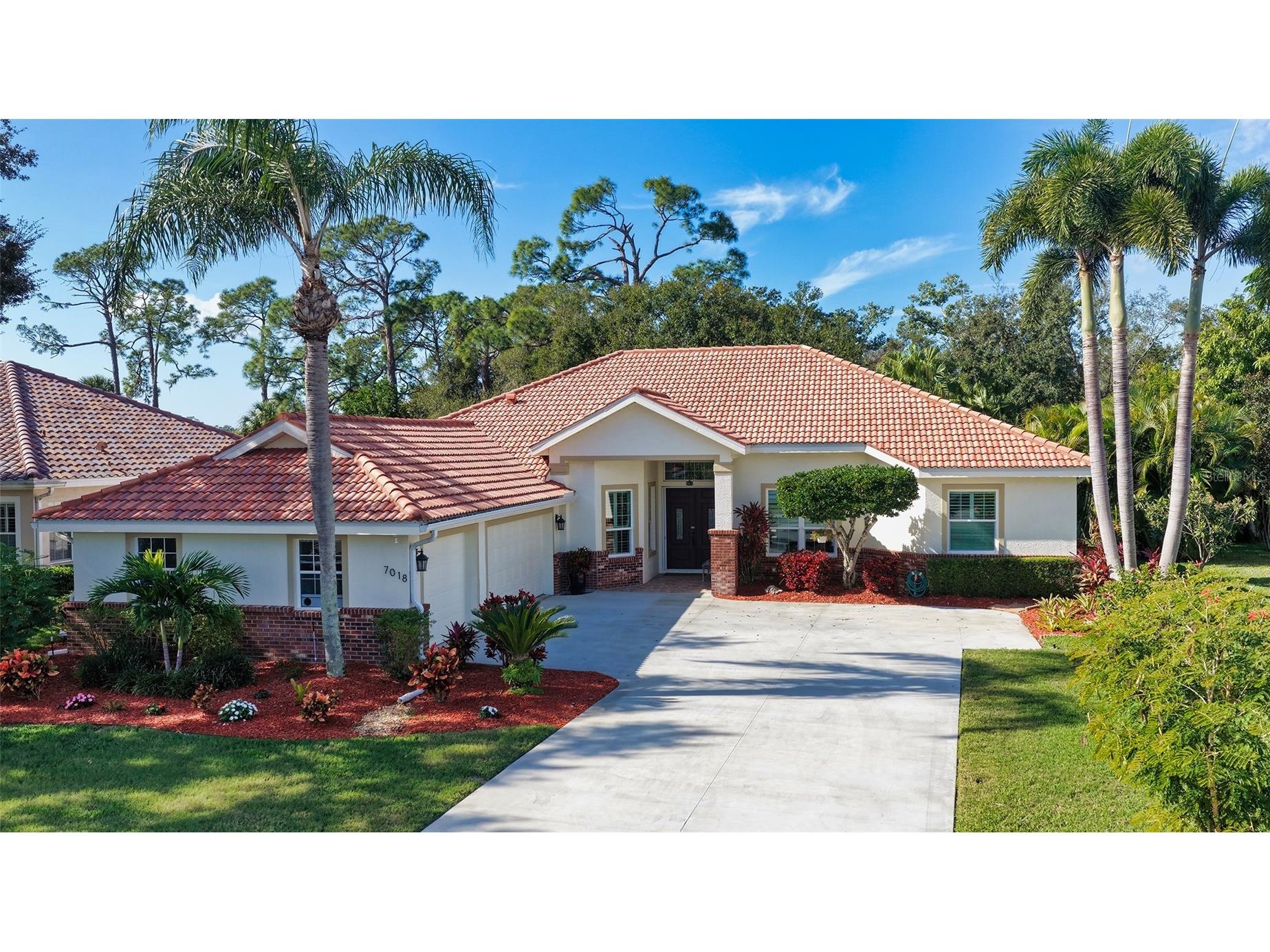 7018 Coachlight Street Sarasota FL 34243 A4674982 image1