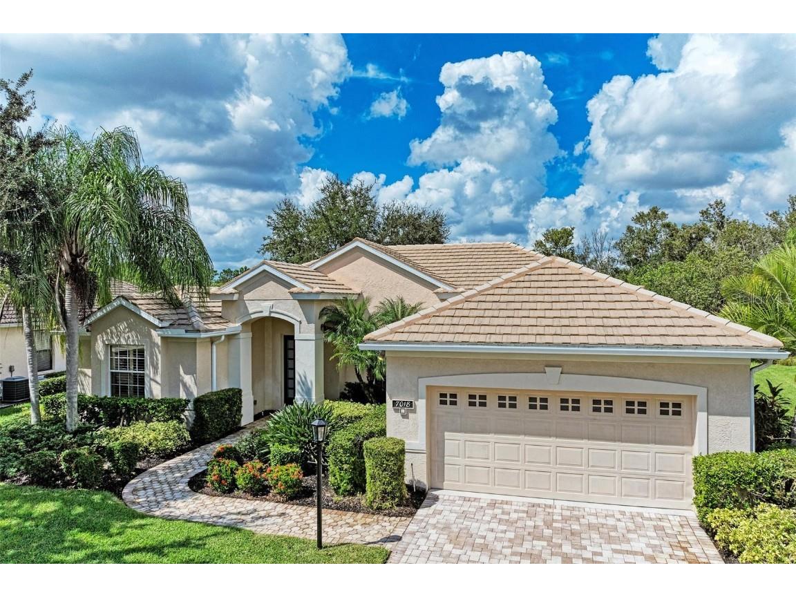 7018 Honeysuckle Trail Lakewood Ranch FL 34202 A4625181 image1