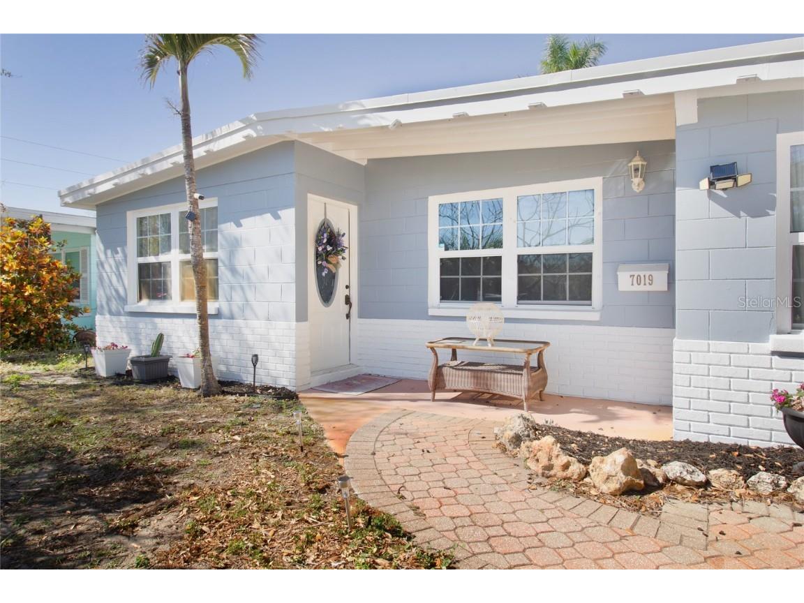 7019 Dartmouth Avenue N Saint Petersburg FL 33710 TB8362382 image1