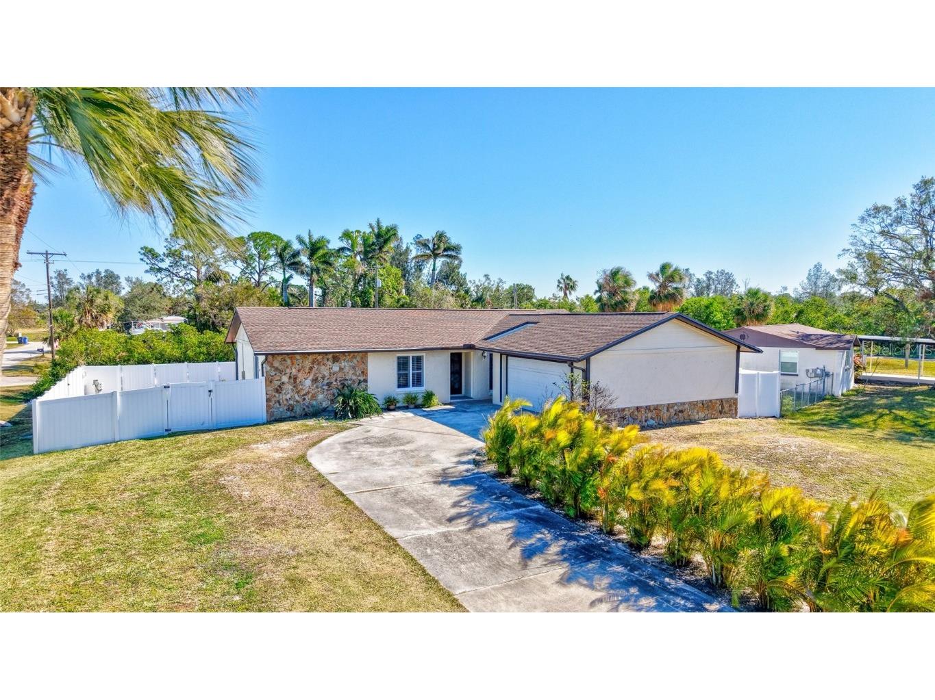 702 2nd Avenue NW Ruskin FL 33570 A4632027 image1