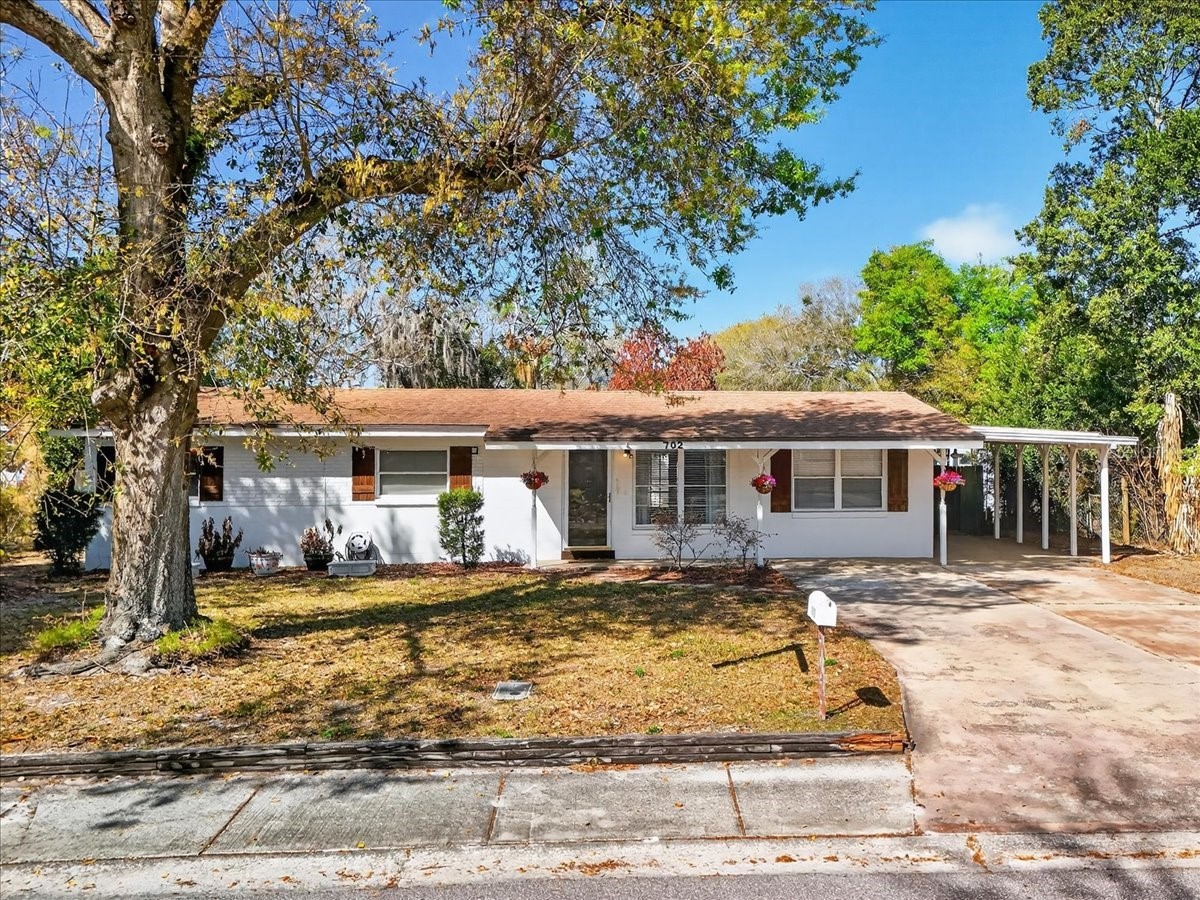 702 Carmen Dr