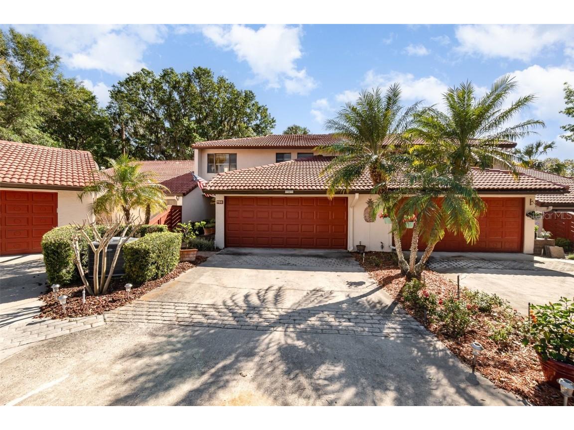 702 Clusterwood Drive Yalaha FL 34797 - LAKE HARRIS TB8359735 image2