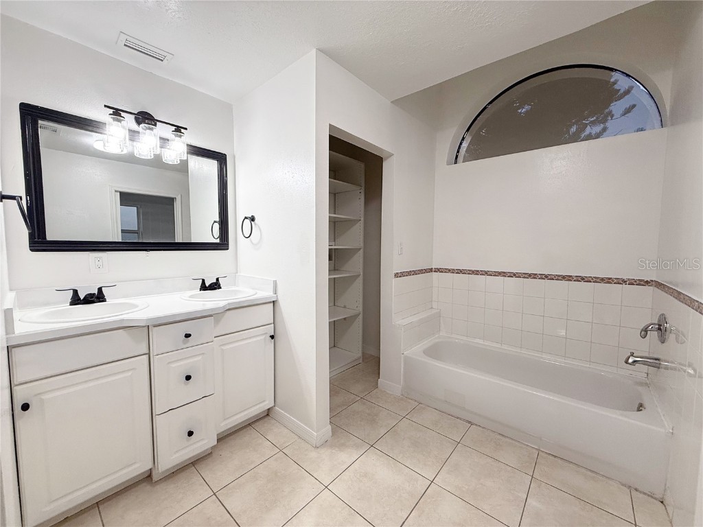 702 Del Rio Way Kissimmee FL 34758 O6347487 image4