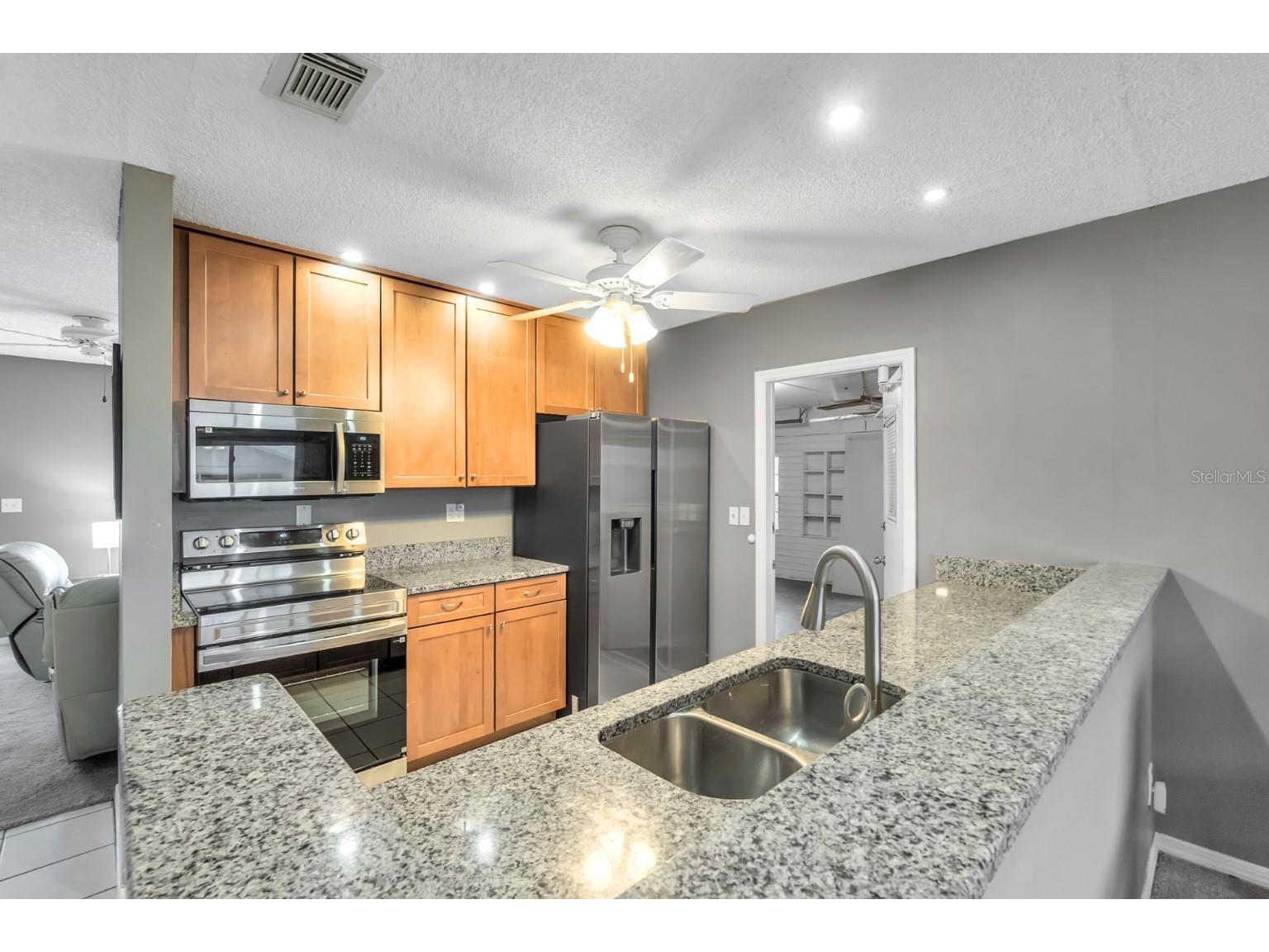702 Huxley Place Sun City Center FL 33573 A4689086 image7