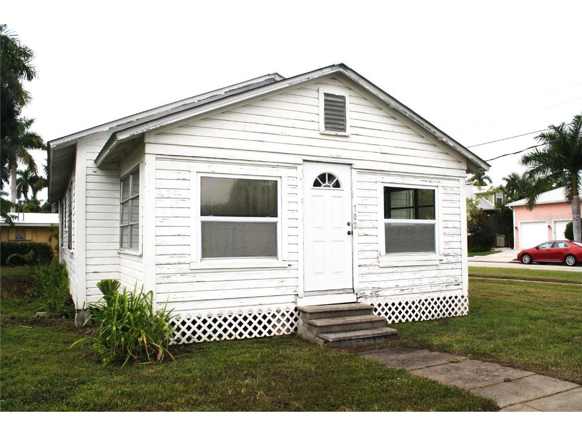 702 W Olympia Avenue Punta Gorda FL 33950 C7497792 image1