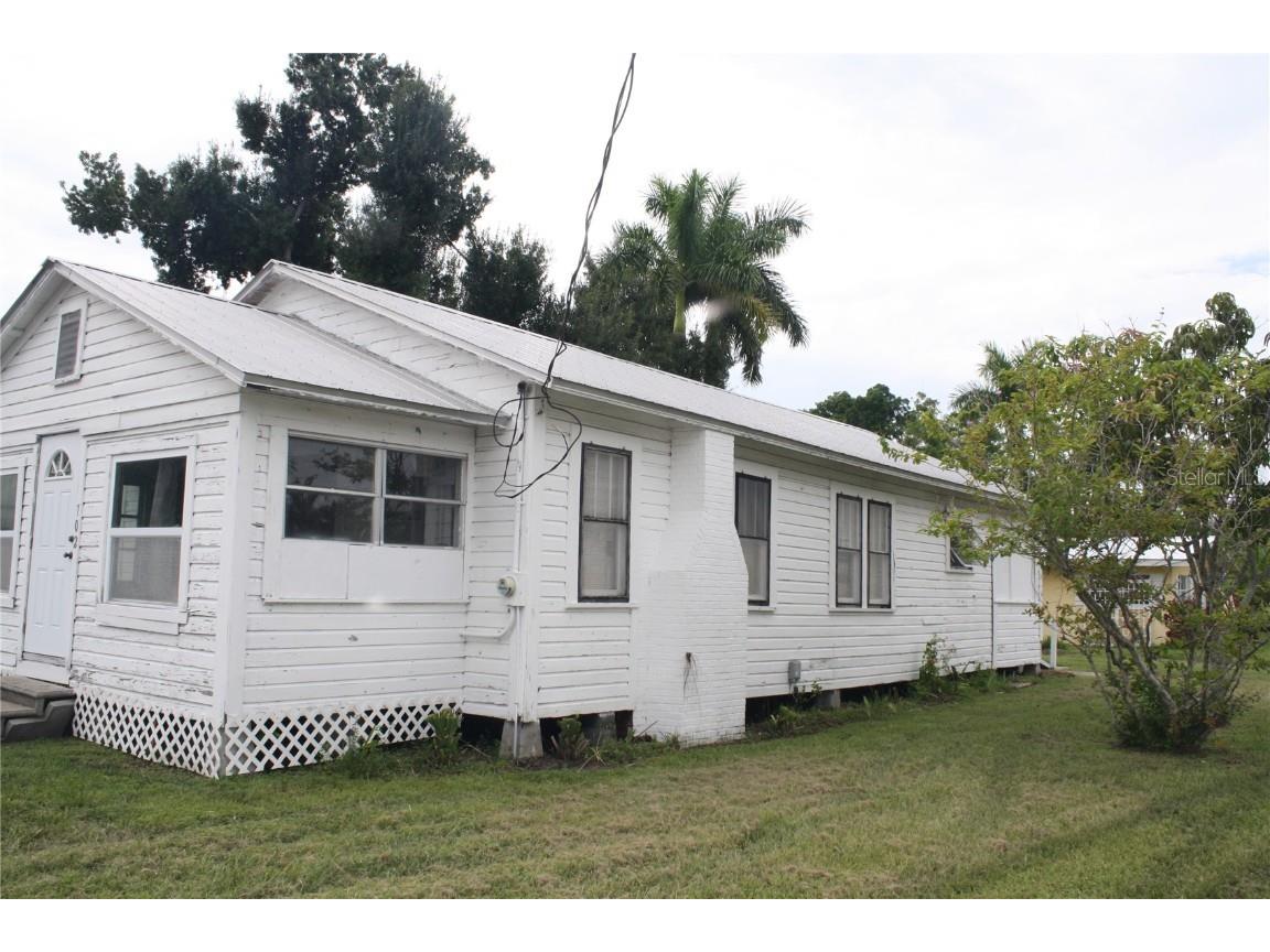 702 W Olympia Avenue Punta Gorda FL 33950 C7497792 image4