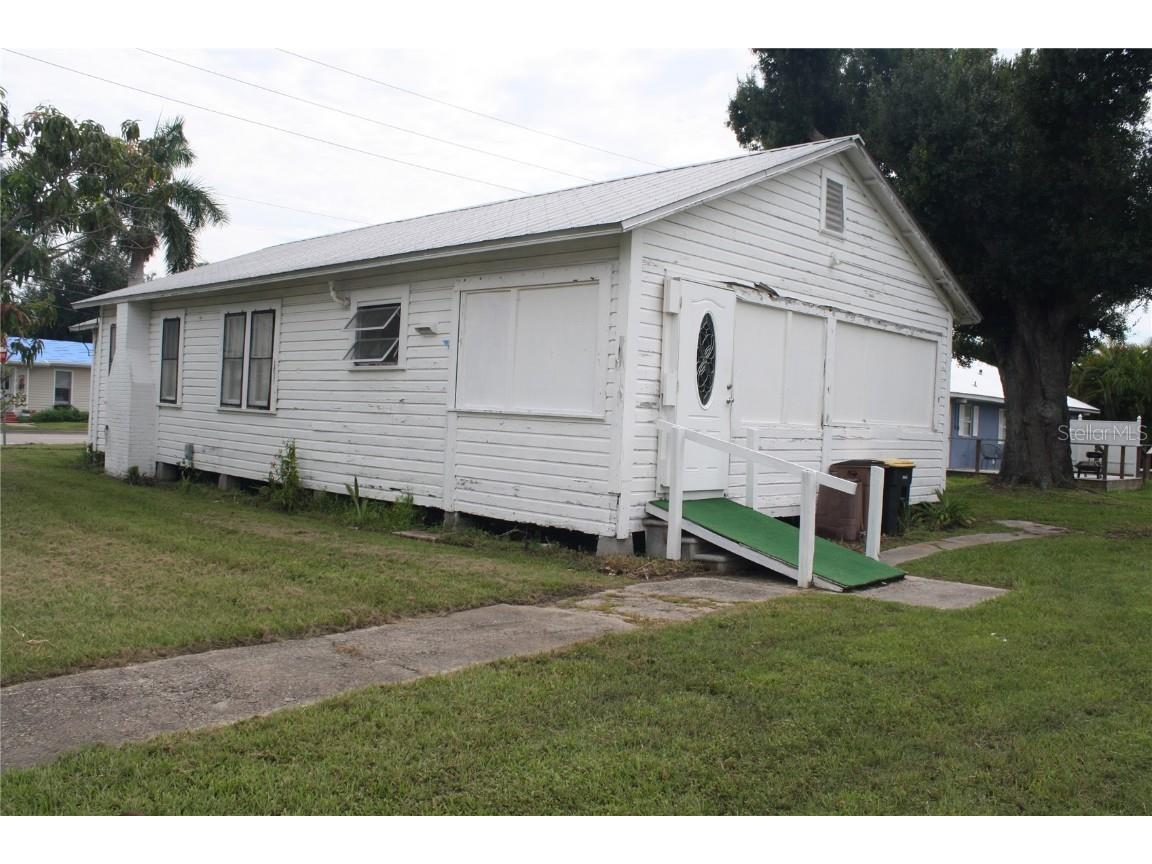 702 W Olympia Avenue Punta Gorda FL 33950 C7497792 image5