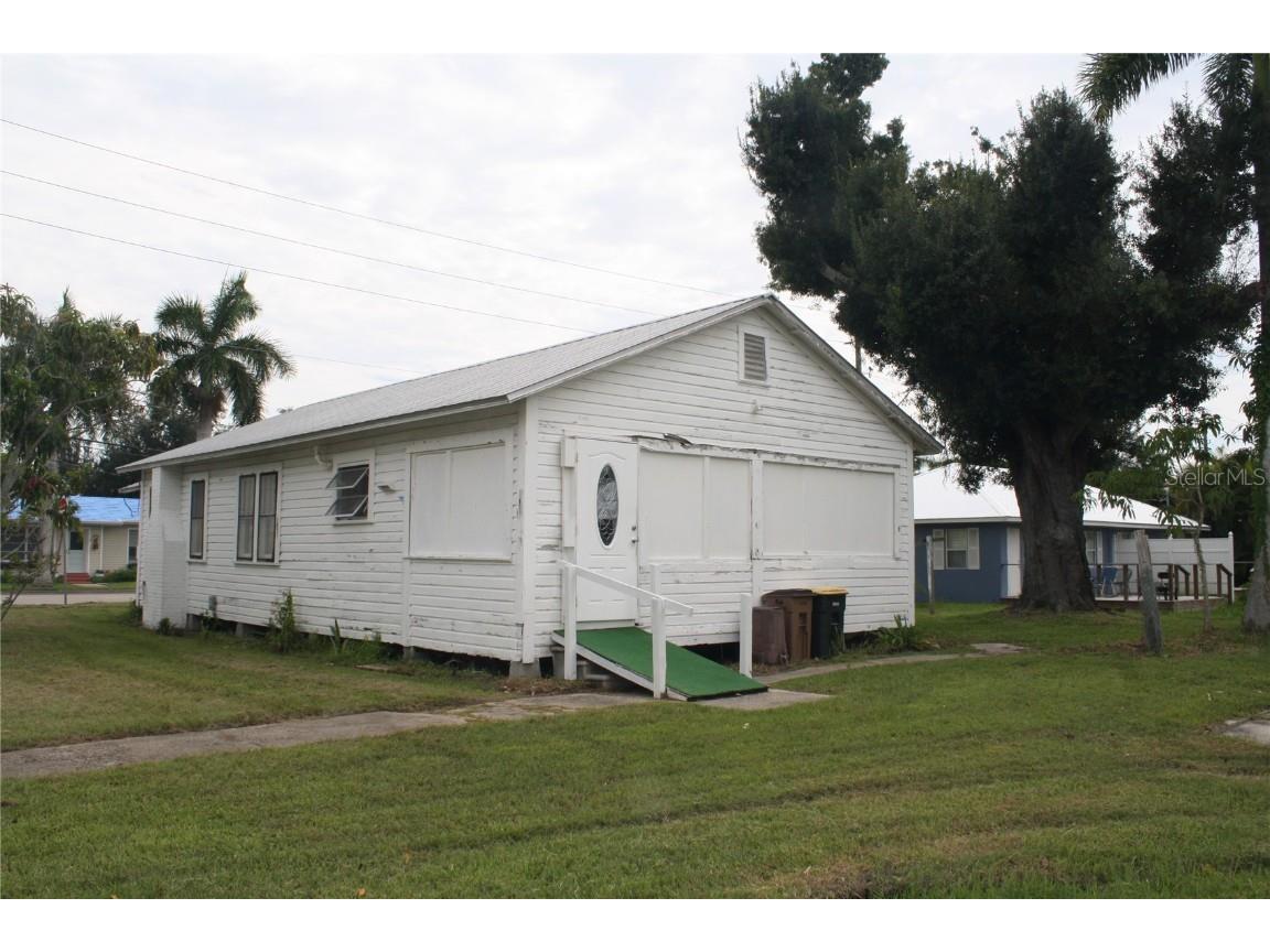 702 W Olympia Avenue Punta Gorda FL 33950 C7497792 image6