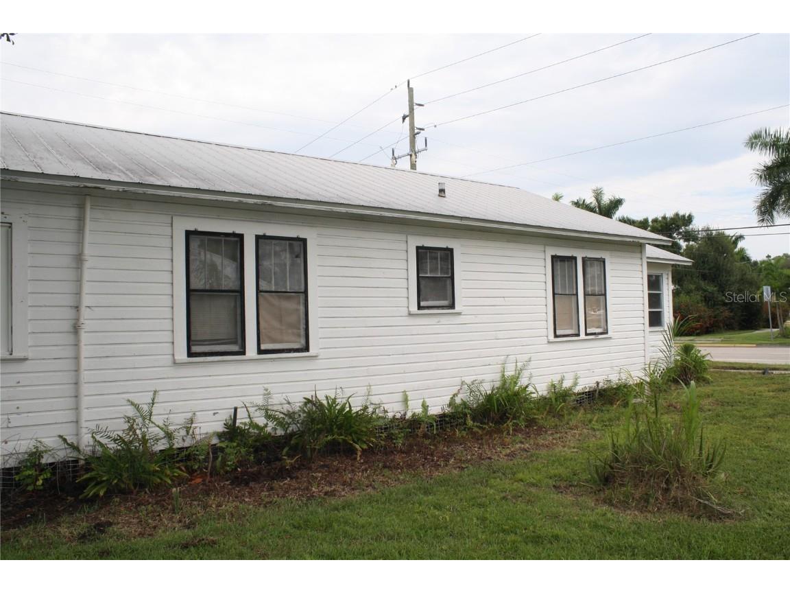 702 W Olympia Avenue Punta Gorda FL 33950 C7497792 image8