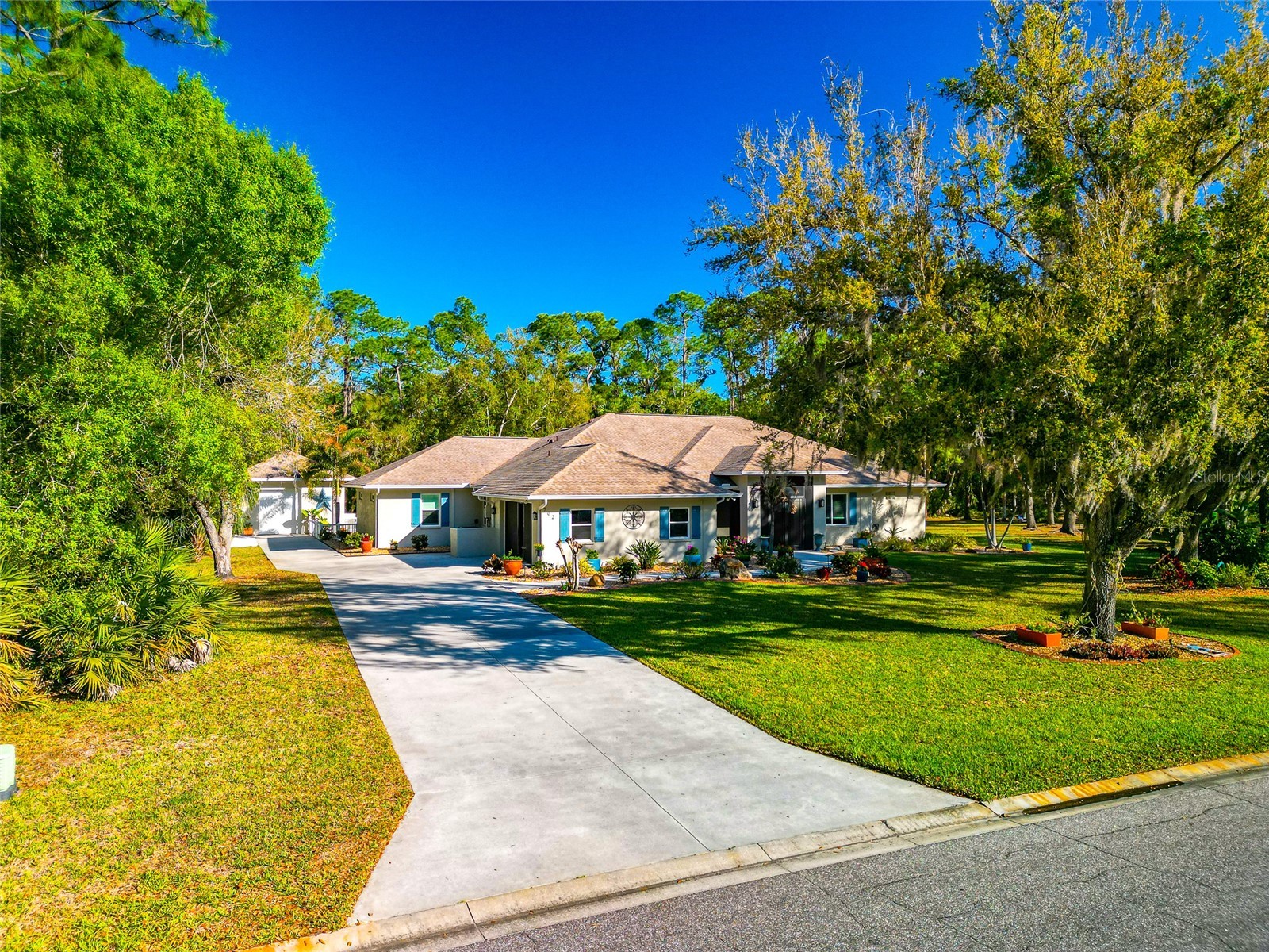 702 Woodview Way Bradenton FL 34212 A4687124 image1