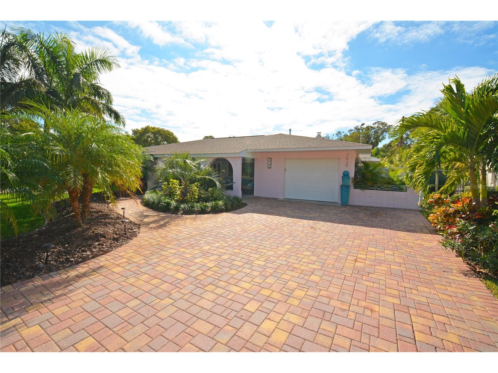7020 Mango Avenue S Saint Petersburg FL 33707 TB8517708 image1
