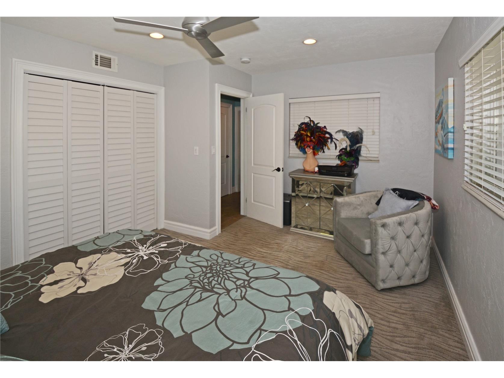 7020 Mango Avenue S Saint Petersburg FL 33707 TB8517708 image26
