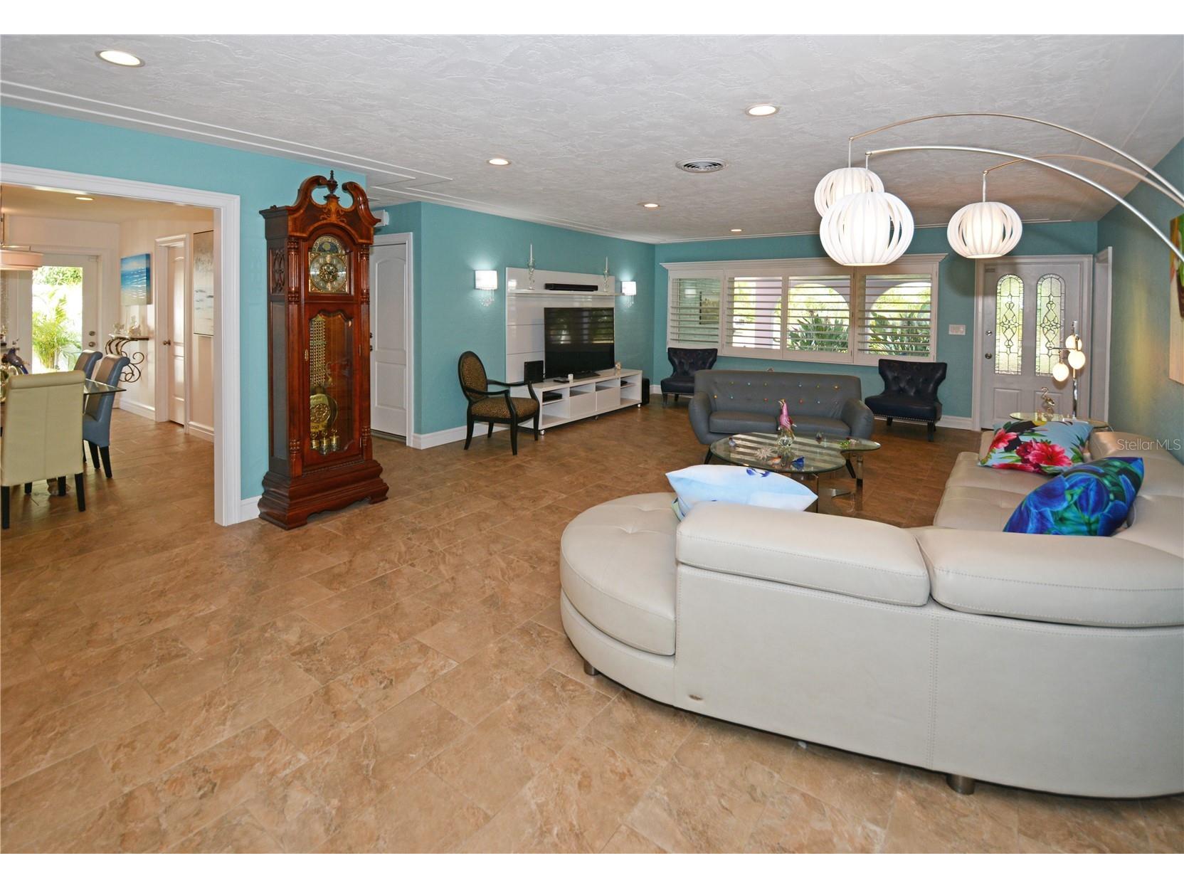 7020 Mango Avenue S Saint Petersburg FL 33707 TB8517708 image9