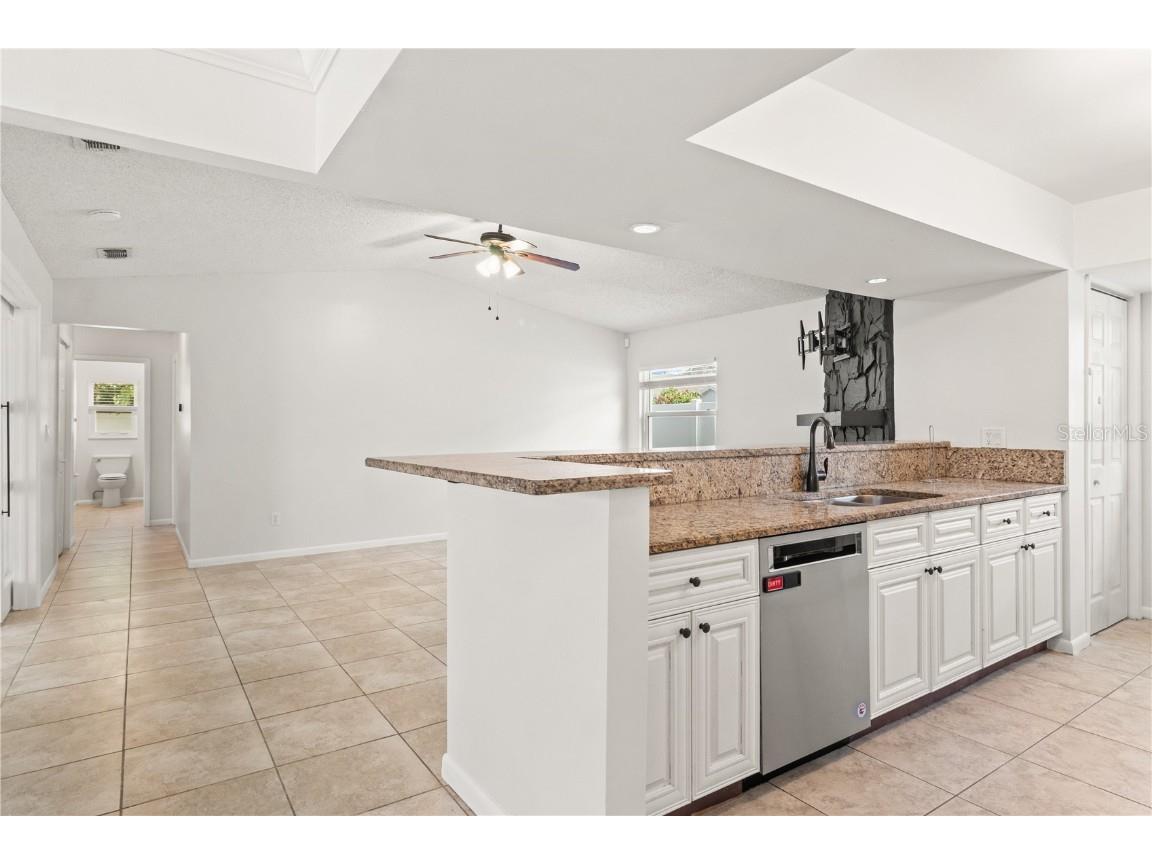 7021 Blossom Avenue Tampa FL 33614 TB8450652 image23