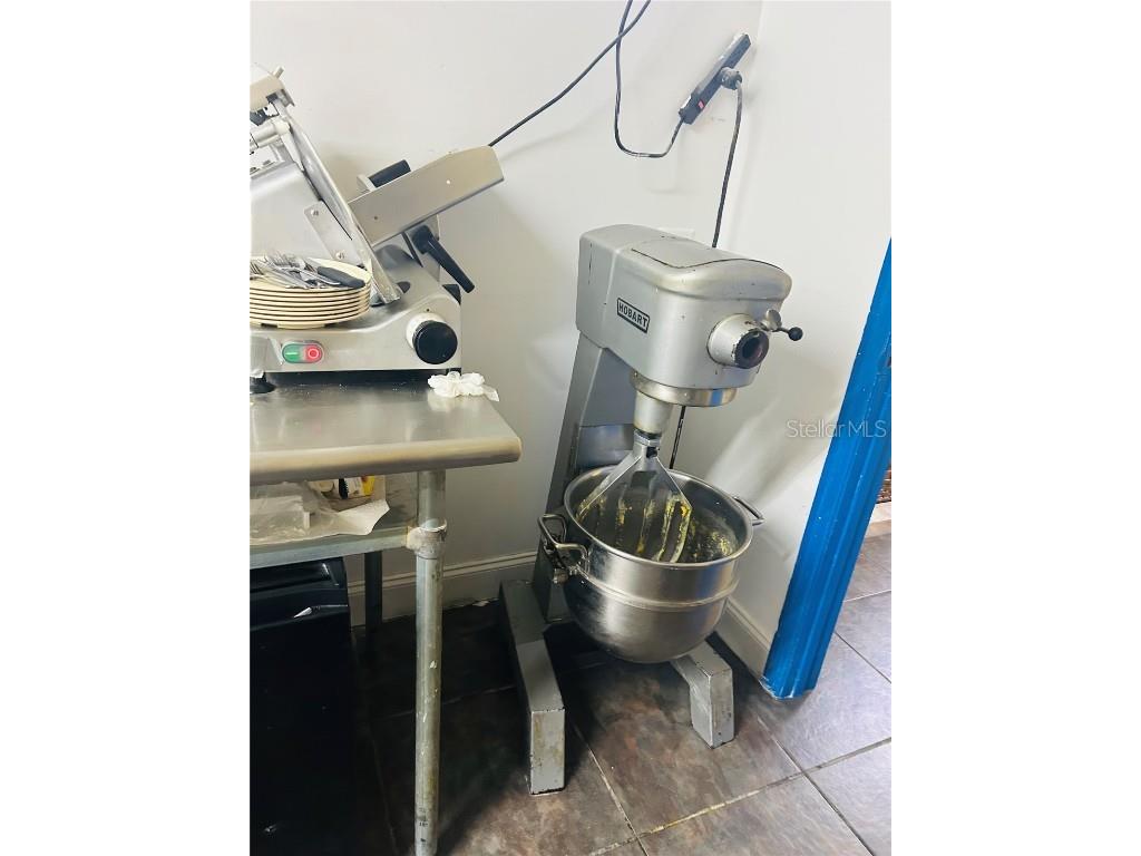 7026 W Hillsborough Avenue Tampa FL 33634 W7876154 image35