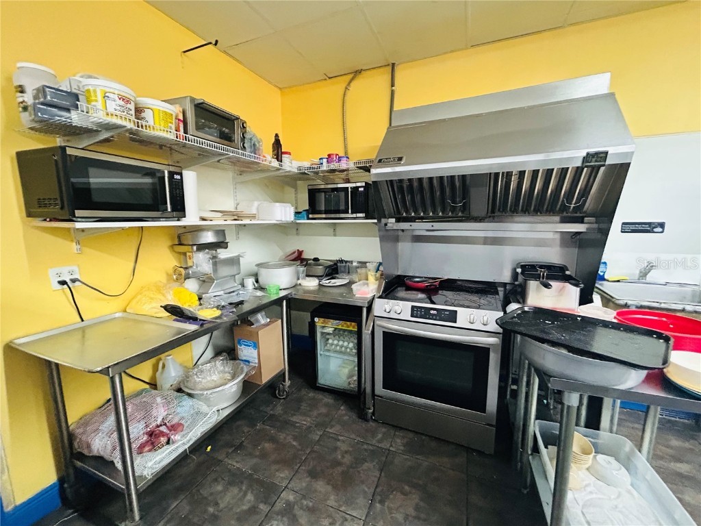 7026 W Hillsborough Avenue Tampa FL 33634 W7876154 image36