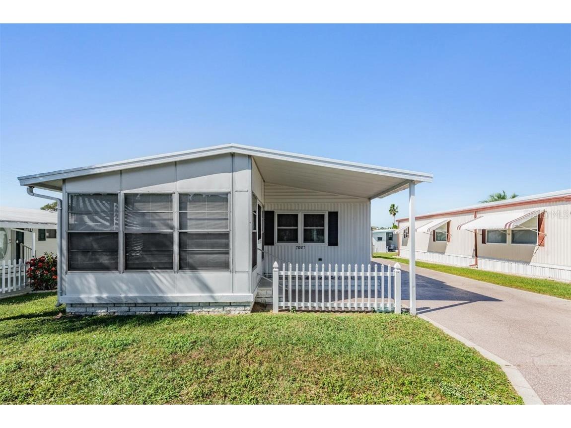 7027 El Meyers Street Zephyrhills FL 33541 TB8314979 image1