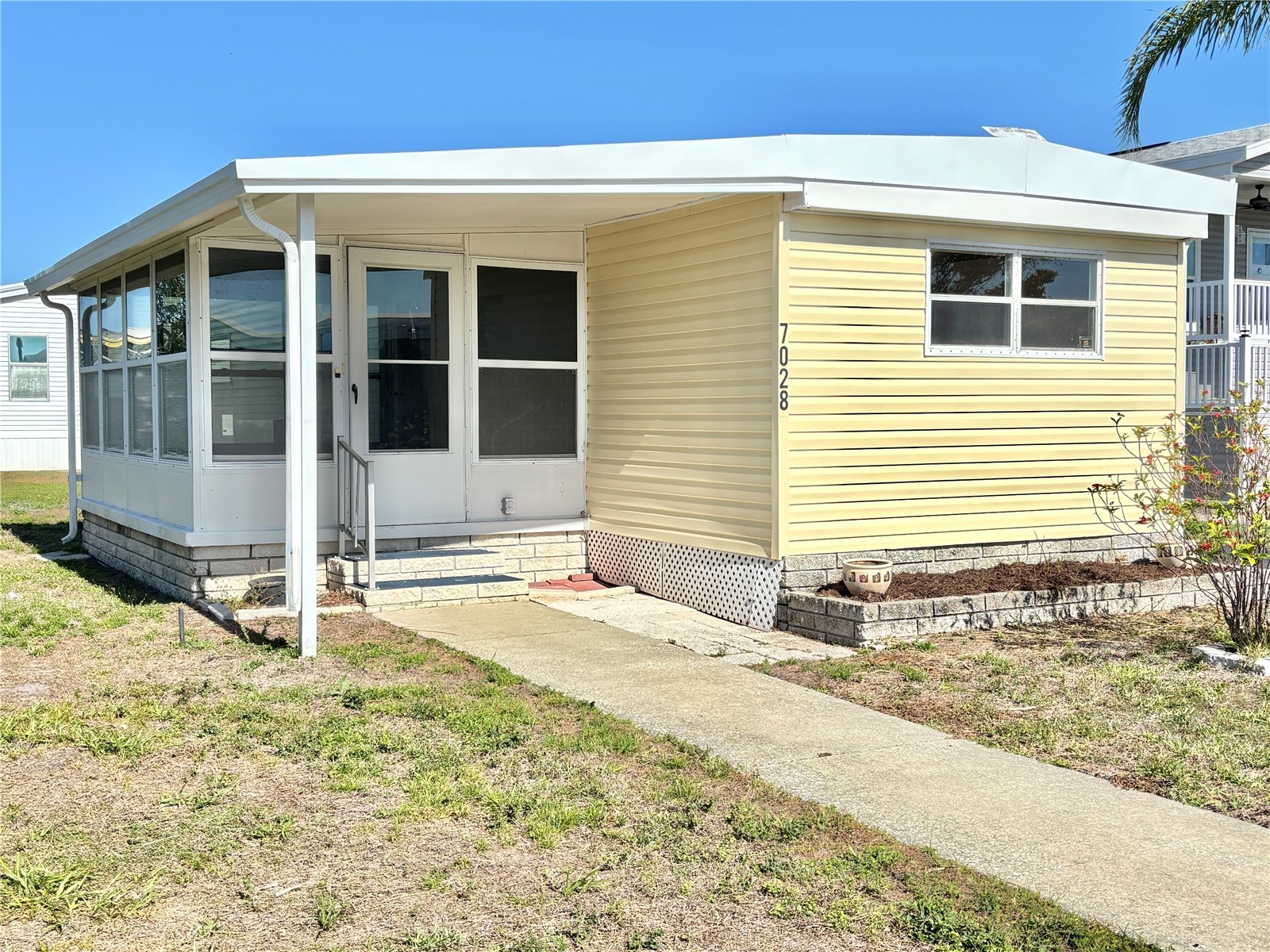 7028 Mount Jupiter Drive NE #601 Saint Petersburg FL 33702 - TAMPA BAY TB8503439 image1